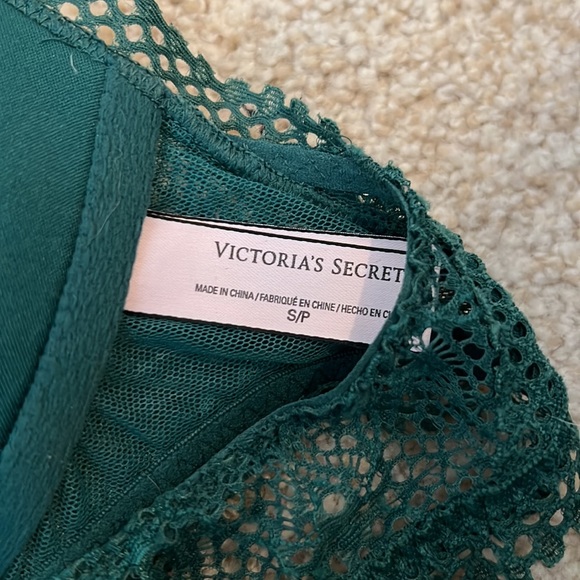 Victoria’s Secret Green Lace Racerback Bralette - Picture 3 of 3